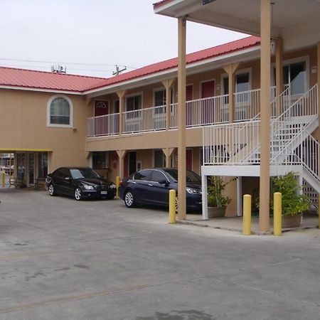 Eagle Pass Inn Exterior photo