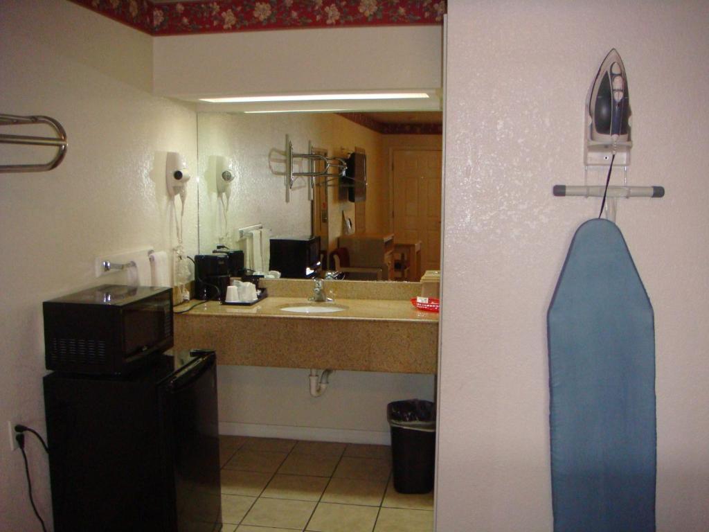 Eagle Pass Inn Room photo