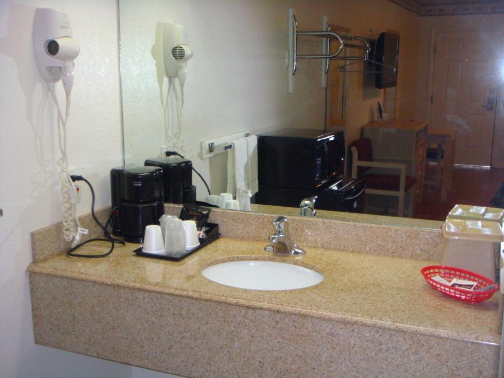 Eagle Pass Inn Room photo
