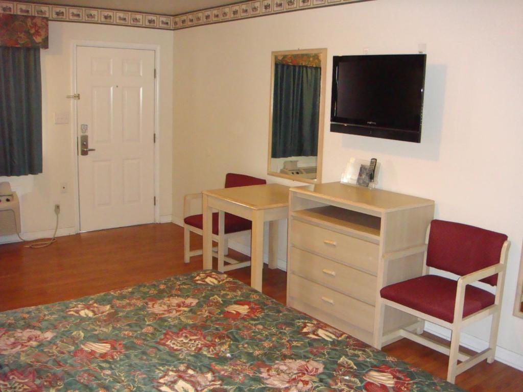 Eagle Pass Inn Room photo